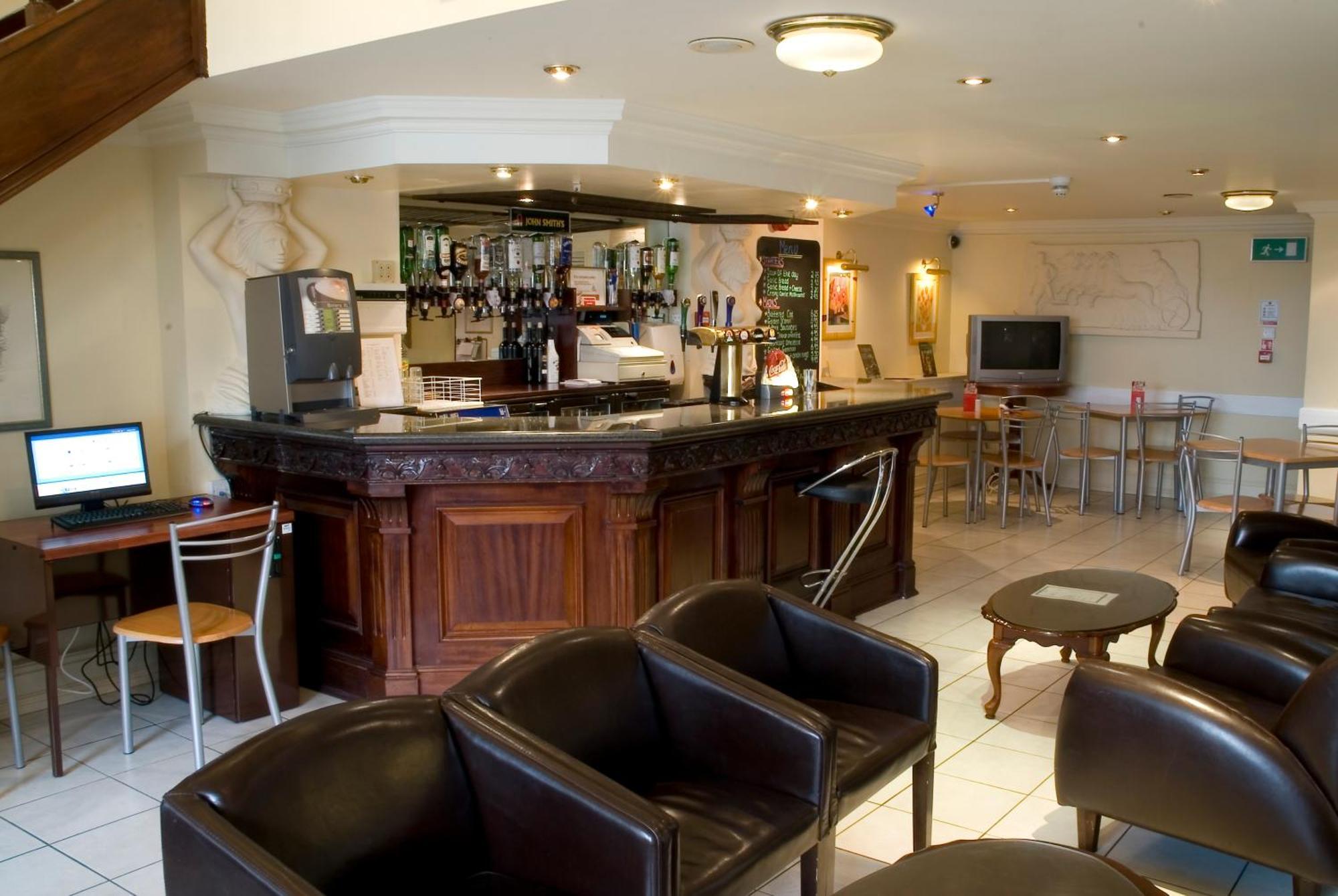 The Ashley Hotel Hale  Restoran foto